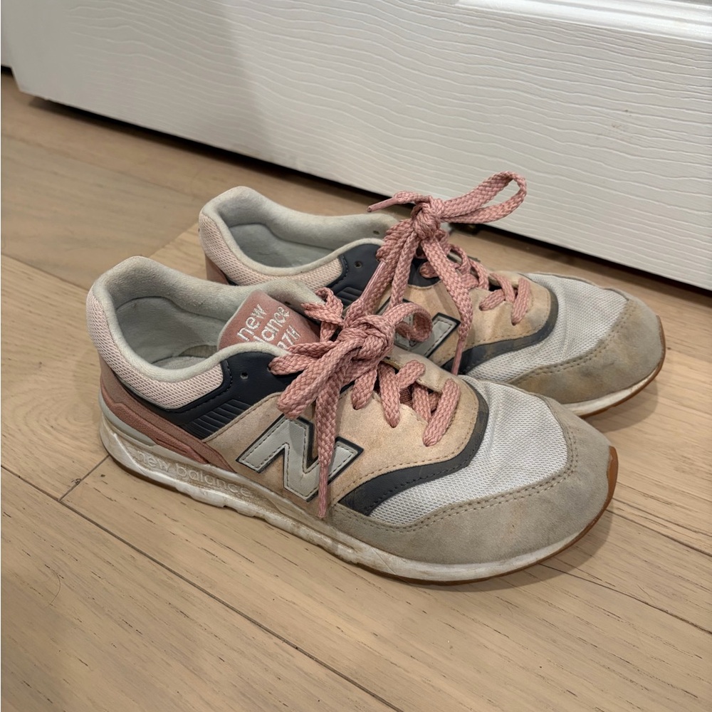 New Balance Pink and Gray Women's Sneakers